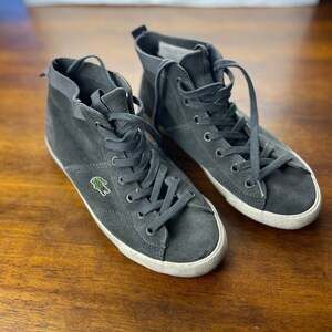 Lacoste boys size 6 Mid suede Sneakers